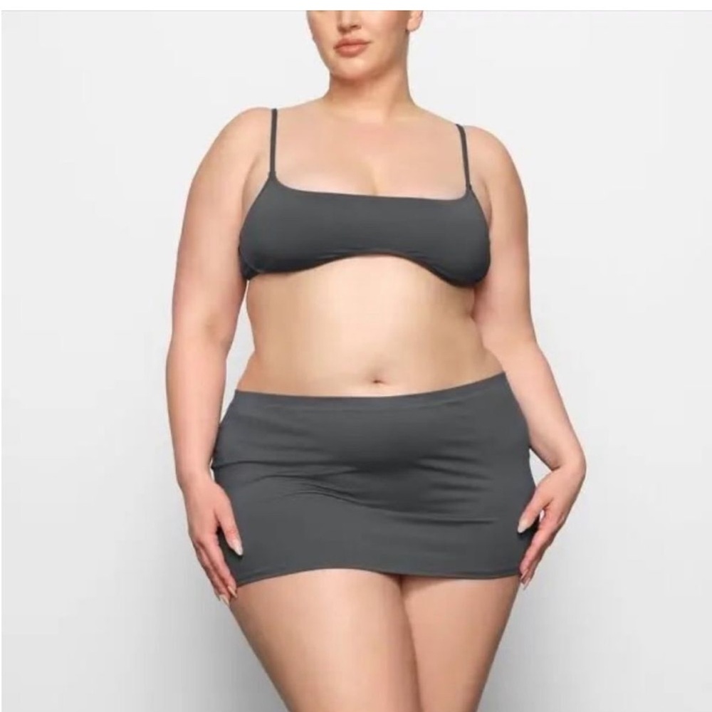 SKIMS micro scoop bikini‎ top gunmetal nwt